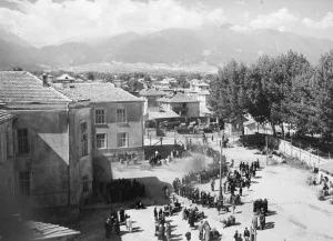 Кадър от игралния филм ,,Звезди‘‘ – Банско през 1958